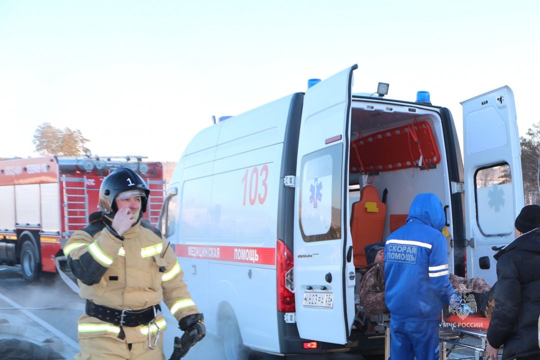 В Шимановском районе пожарные деблокировали пострадавшего при ДТП