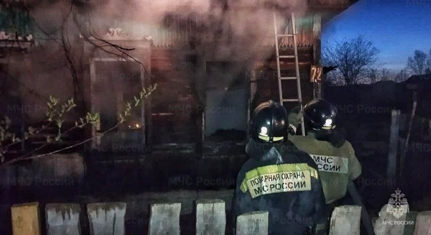 В Шимановске огнеборцы ликвидировали пожар в частном жилом доме