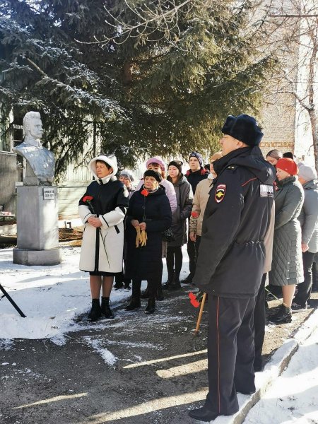 В Шимановске почтили жертв политических репрессий возложением цветов
